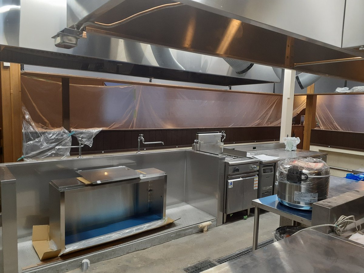 judouya_mito's tweet image. 家系仕様の厨房も大分出来上がって来ました。
もう、完成してスープを炊いて麺を茹でてお出しする。ご飯をよそる。焼豚を焼く等のイメージが湧きます。プレオープンは12月6日(土)、7日(日)になります。Xフォローのお客様に限り次回使えるラーメン無料券をお配りします。
清水社長も来店します。