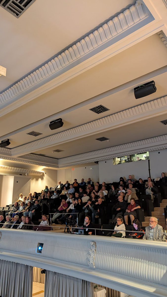 <a href="/DaniAlvarezEiTB/">Dani Álvarez</a> <a href="/elcorreo_com/">El Correo</a> <a href="/manualvarez69/">Manu Alvarez</a> Despedimos la Gala un año más reivindicando el periodismo libre y riguroso y a todos los profesionales que trabajan en él. “No podemos ser neutrales ante el dolor como ha dicho Almudena, y ojalá salgamos a la ventana a comprobar si efectivamente llueve”.
#galaperiodismovasco25