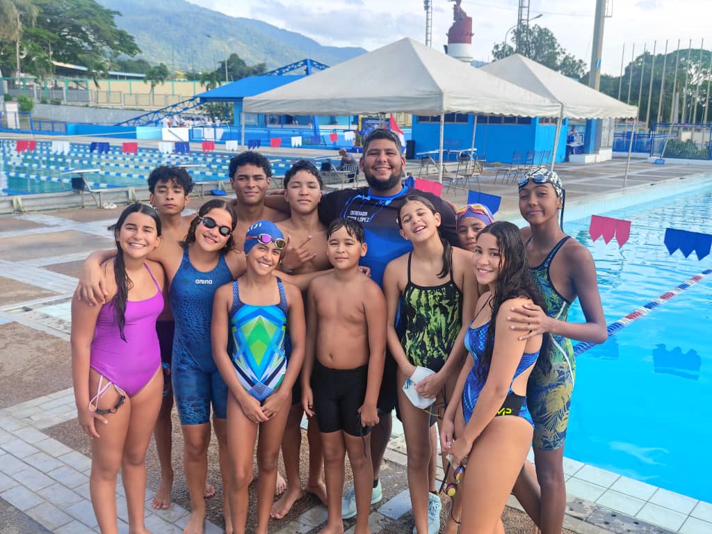 IAnalisisve's tweet photo. Nadadores de Cojedes destacaron en el estado Yaracuy https://t.co/R39iMxAdgN