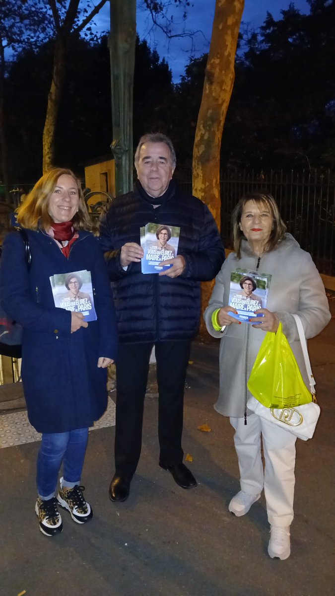 MarieToubiana's tweet photo. Au métro Botzaris #Paris19 échanger avec les habitants sur l'esthétique de Paris, les finances, la violence, le logement...tous les thèmes de la campagne #Municipales2026 autour de @datirachida https://t.co/JbwXVnaYdi