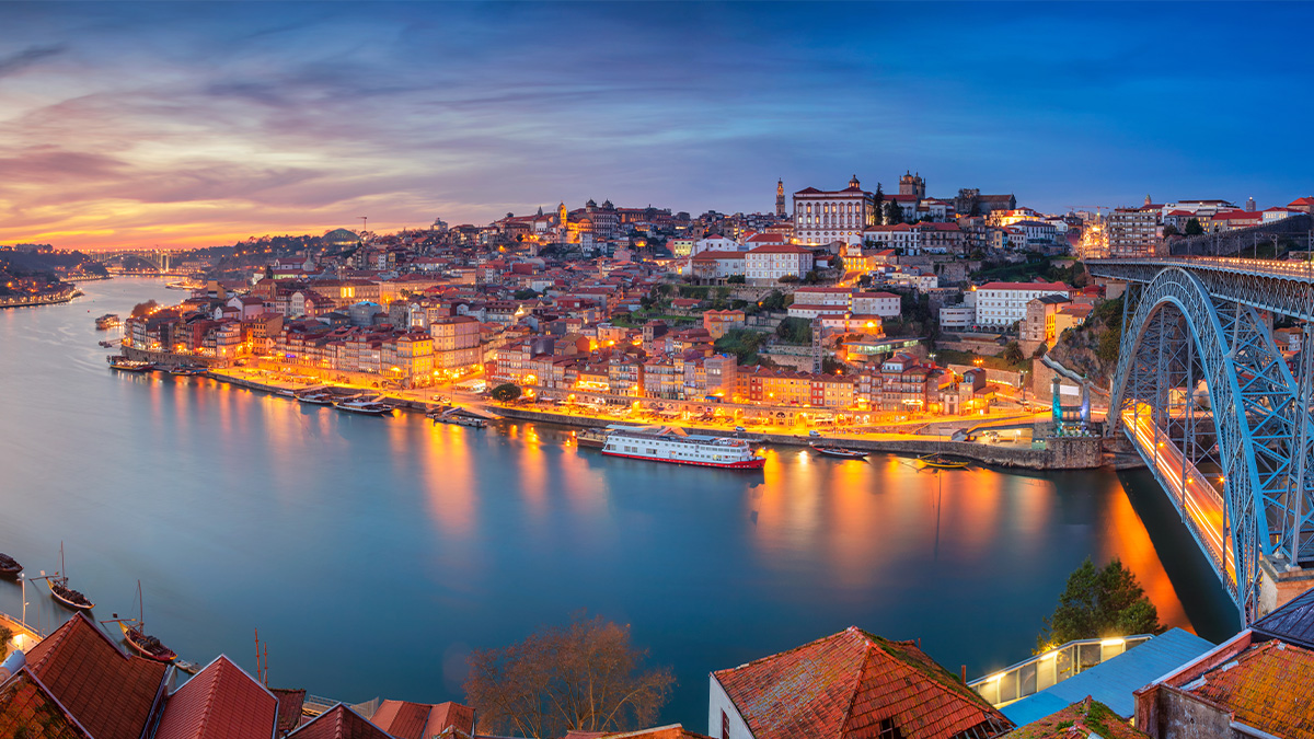 #Portugal extends its #Citizenship timeline.
New law requires 10 years of #residence (7 for CPLP) before naturalisation.  Read our full analysis on the 2025 reform → cclex.com/publications/p…

#PortugalGoldenVisa #Citizenship #GoldenVisa #Residency #CCLEX