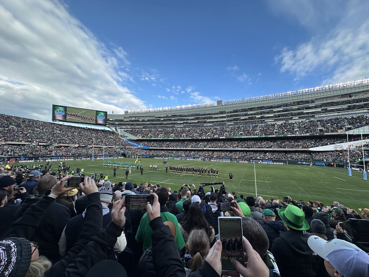 LisaFinegan's tweet photo. The Rematch. Ireland vs. All Blacks in Chicago 🇮🇪🇳🇿 https://t.co/p5kAX7mxJI