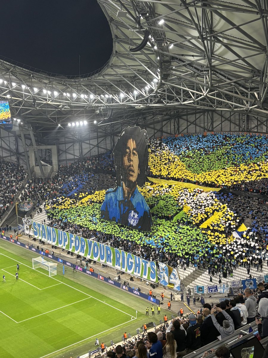 juleskts_'s tweet image. Le tifo exceptionnel des supporters de l’OM avant le match contre l’Atalanta 🇯🇲 #OMATA

@footmercato