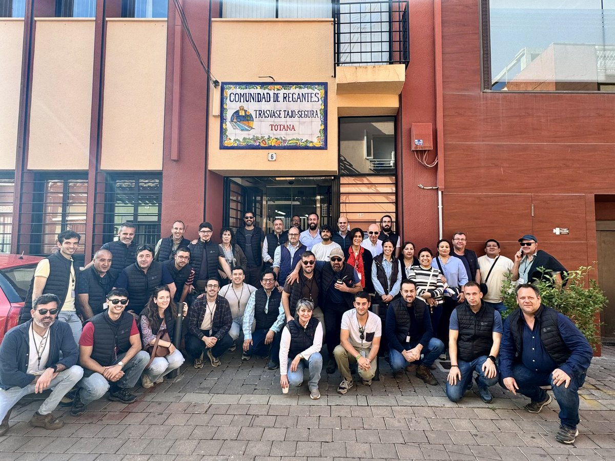 Fercosher's tweet image. La semana pasada recibimos en la @crtotana a los alumnos del V Curso Internacional en #Diseño, #Gestión e #Innovación en #Regadíos @mapagob. 

Compartimos experiencias y visitamos las obras que ejecutamos con @seiasa_es, ejemplo de innovación y sostenibilidad en el campo.