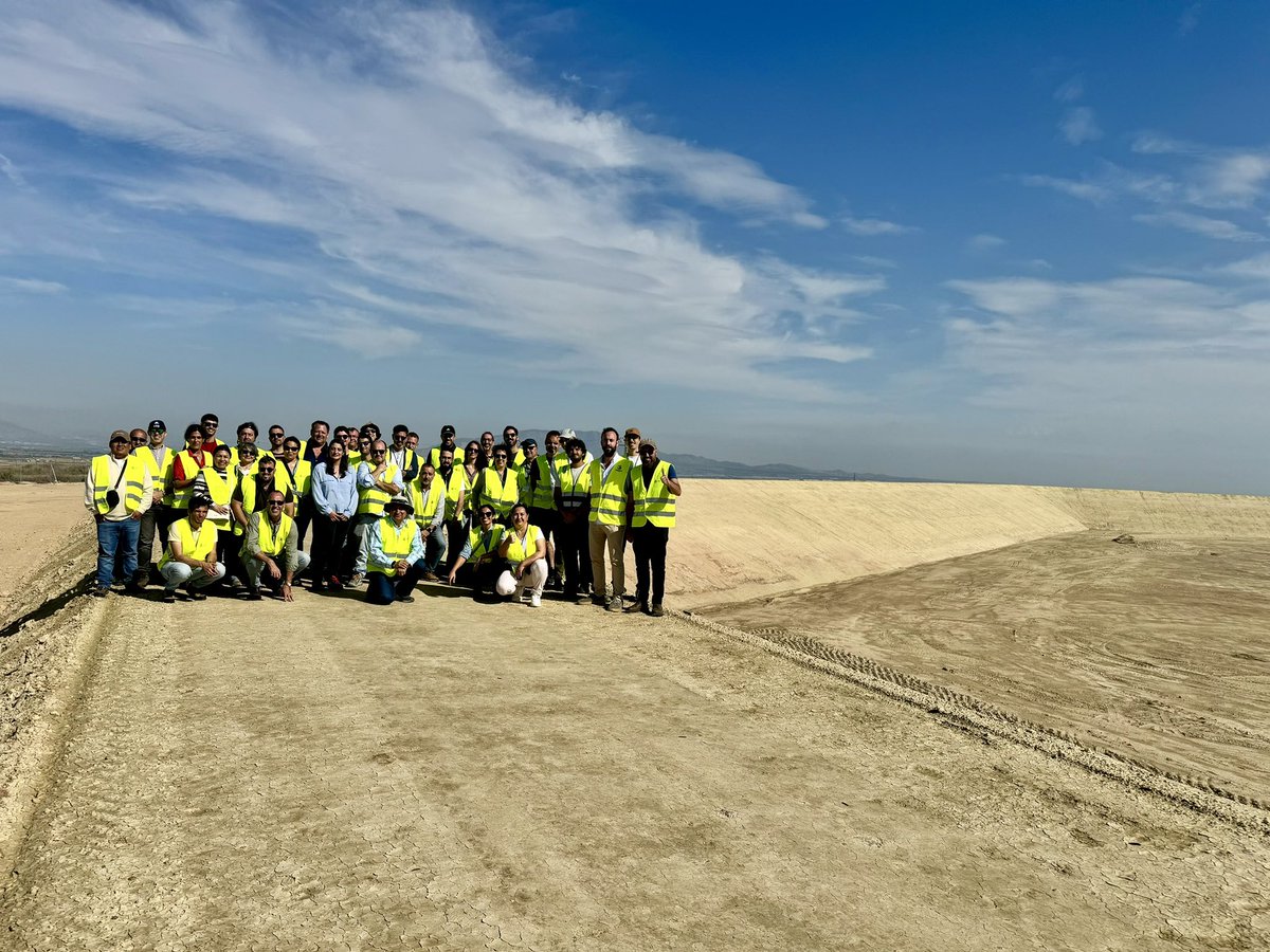 Fercosher's tweet image. La semana pasada recibimos en la @crtotana a los alumnos del V Curso Internacional en #Diseño, #Gestión e #Innovación en #Regadíos @mapagob. 

Compartimos experiencias y visitamos las obras que ejecutamos con @seiasa_es, ejemplo de innovación y sostenibilidad en el campo.