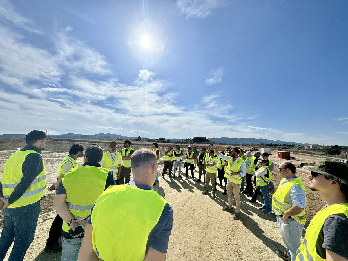 Fercosher's tweet image. La semana pasada recibimos en la @crtotana a los alumnos del V Curso Internacional en #Diseño, #Gestión e #Innovación en #Regadíos @mapagob. 

Compartimos experiencias y visitamos las obras que ejecutamos con @seiasa_es, ejemplo de innovación y sostenibilidad en el campo.