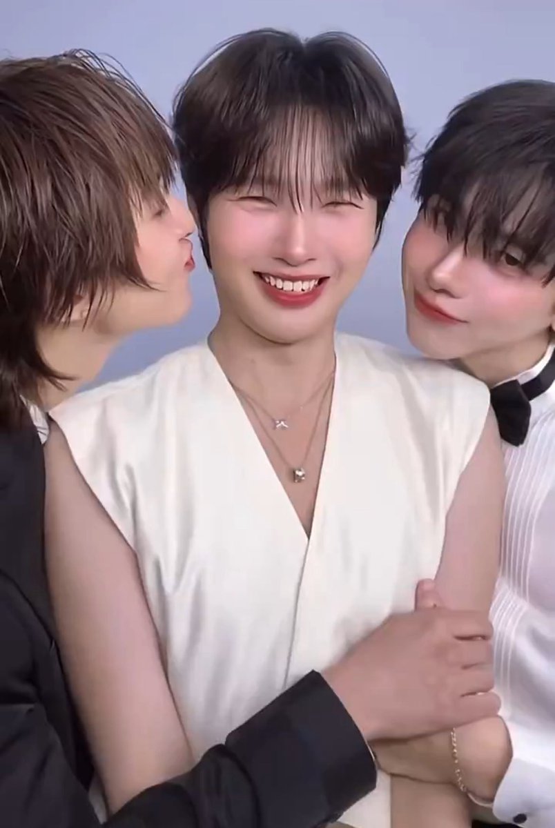 I'M CRYING, LOOK AT MY CUTIES 🥺