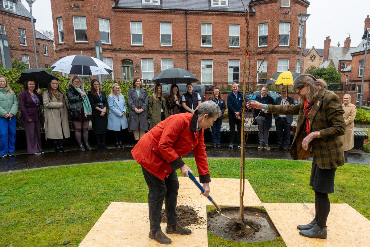 UlsterUni's tweet photo. On #NationalStressAwarenessDay, we joined forces with @WesternHSCTrust and mental health charity @DoctorsDistress to plant a memorial tree at our Derry~Londonderry campus.

Read more: https://t.co/1Q8TWiwAMQ

#WeAreUU https://t.co/3ODncriusu