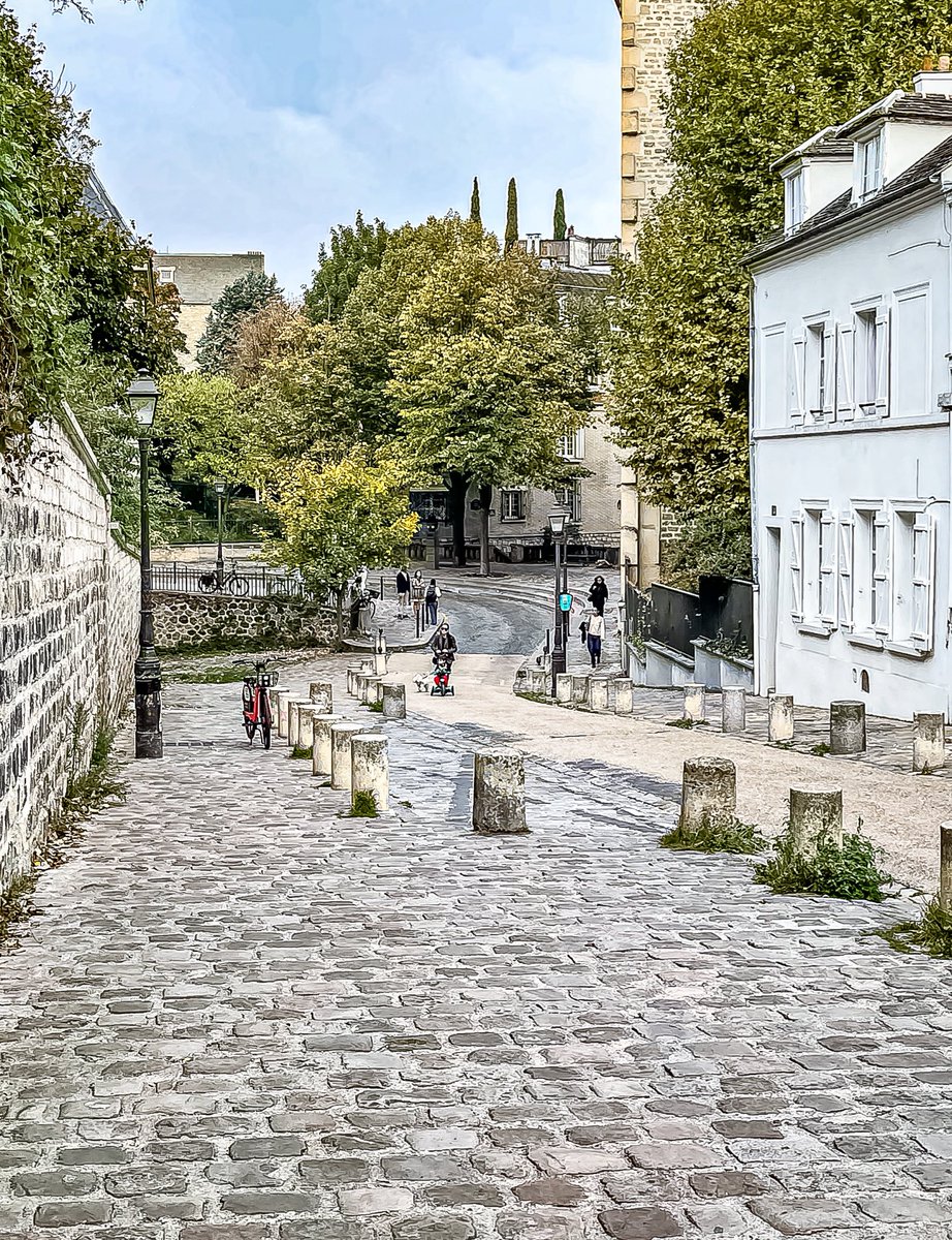 parisladouce's tweet photo. Place Dalida depuis la rue de l’Abreuvoir à Montmartre - Paris 18

#parisladouce #paris #pariscartepostale #parisjetaime #pariscityguide #paris18 #thisisparis #visitparisregion #patrimoine #architecture #streetofparis #montmartre #placedalida #ruedelabreuvoir #vieuxparis https://t.co/eSin0WTkPb