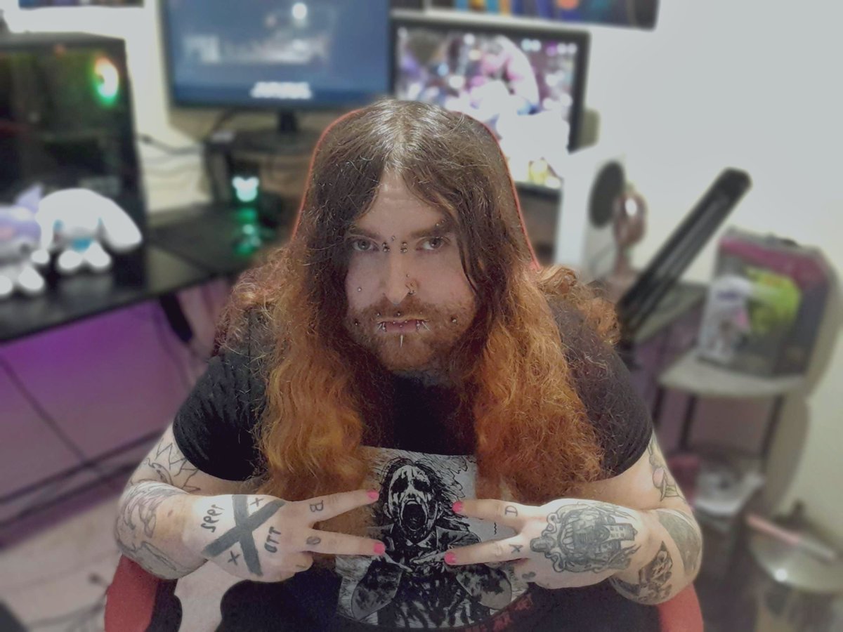 Haven't posted a selfie in a while but what's good, I'm back to streaming regularly with no tech issues and I'm even back on cam too