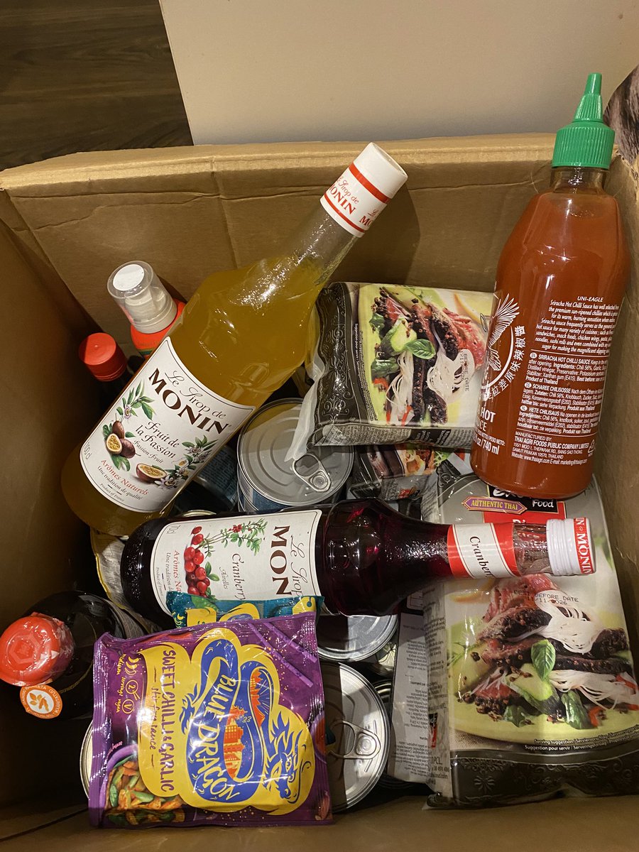 Kas var būt labāks par šādu pievedumu no Gemosa! Apakšā daudz tunča, tomātu savā sulā, Vusteršīras mērce un citi labumi. Tā ir paliela kaste…