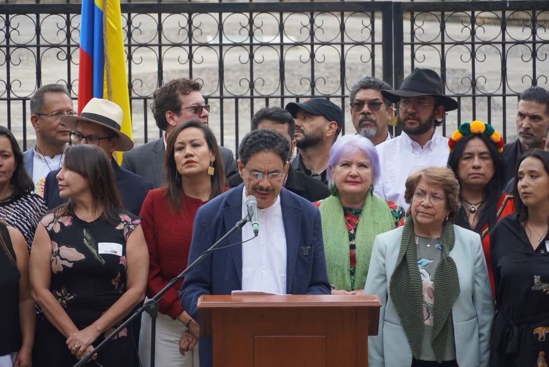 JLuisBohorquez's tweet photo. Hoy acompañe al compañero @IvanCepedaCast en sus anuncios: 
1. Vamos a una campaña con ideas, con propuestas, no con adjetivos. 
2. Vamos a buscar un frente amplio, mas allá del Pacto Historico, mas allá de las izquierdas. 

Y de mi parte:

¡Por Boyacá: todo! https://t.co/U1mlJu8Vbv