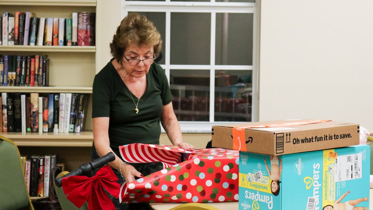 Adopt-N-Shop season is here, and we're looking for adopters! 🌲

Help support a North Port family in need this holiday season and sign up to adopt. HOAs, individuals, businesses and organizations can sign up to adopt online through Nov. 15. 

SIGN UP: loom.ly/1ntiMP8