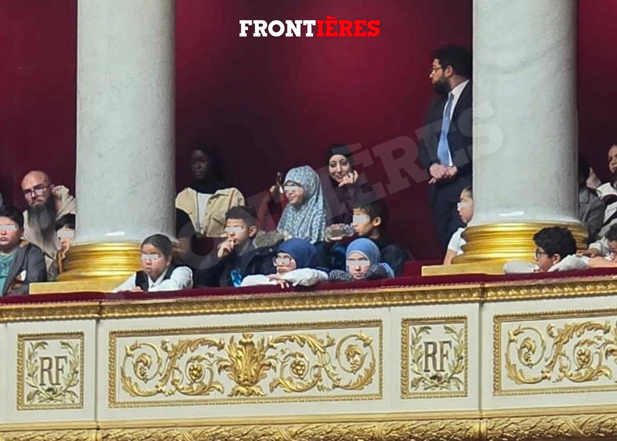 Petites filles voilées islamiquement dans l'Assemblée Nationale : le règlement applicable dans l’hémicycle stipule dans l'article 8 qu'il faut être « découvert ».

Le député Odoul (RN) s’exprime — « Comment peut-on tolérer que des petites filles recouvertes du voile islamique