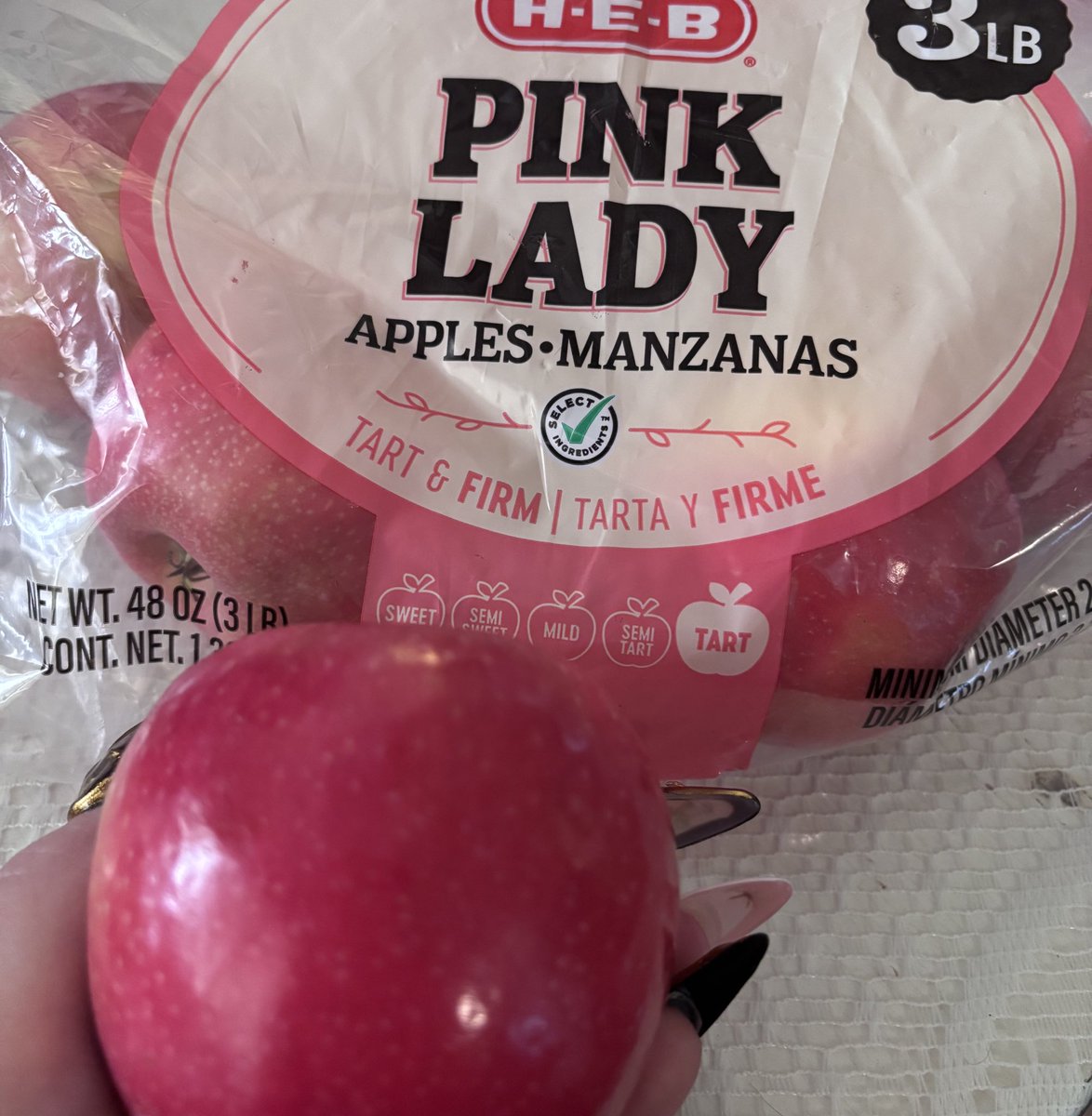 bunpopp_'s tweet image. *my Barb brain* 

“Nicki Minaj apples”