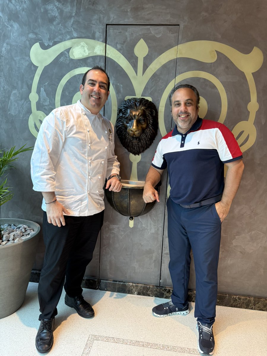Durante mi reciente visita a Doha, tuve la oportunidad de compartir con mi compatriota Ricardo Fernández, quien se desempeña como Senior Executive Sous Chef en <a href="/qatarairways/">Qatar Airways</a> 

Su trayectoria es un ejemplo del talento, la disciplina y la excelencia del profesional dominicano que