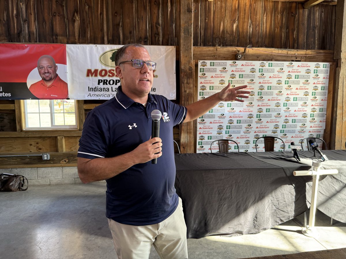 Had a great time being the emcee today for the second annual Wabash Valley Athletic Association Indiana High School Boys Basketball Media day. 33 area teams showed up at the Red Barn in Terre Haute to talk about their upcoming seasons. It was an awesome event!