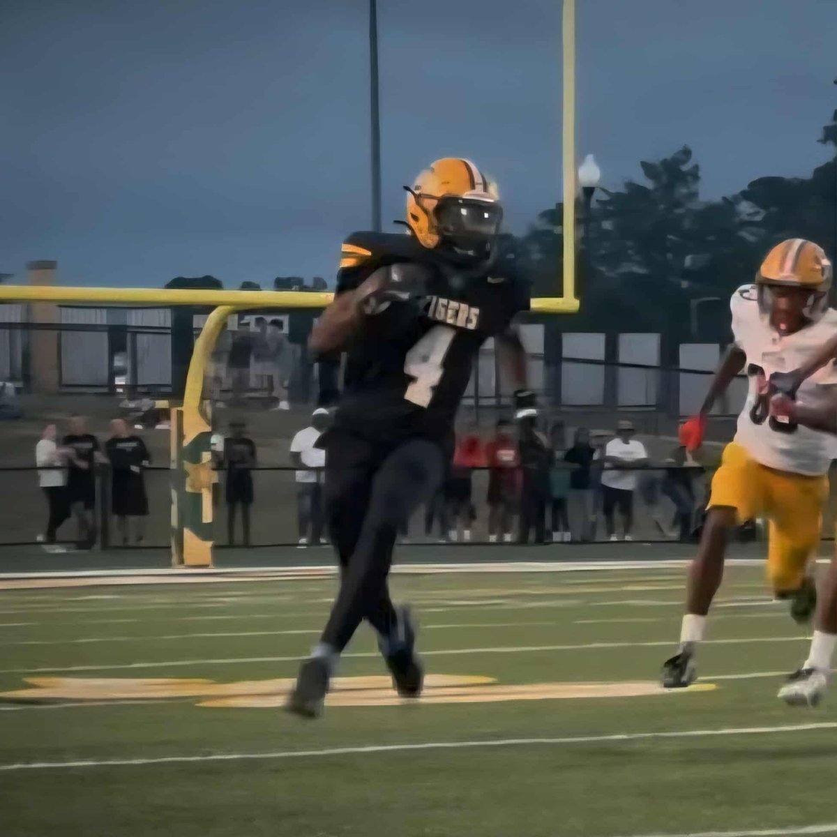 C/O 2026 Athlete - Playmaker
Conway High School leading receiver
23 recs, 465 receiving yards (4 Tds)
55 passing yards (1 Td)
7 returns, 179 yards
Multiple positions athlete 
hudl.com/profile/182176…
<a href="/BJ_Johnson23/">B.J Johnson</a>
<a href="/CAY42/">Chris Young</a> <a href="/brian_scircle/">Brian Scircle</a>
<a href="/coachberry77/">Chennis Berry</a> <a href="/AlwaysM12/">Marcus Spearman</a> <a href="/BallCoachHP/">Recruiting 1-0-1</a>