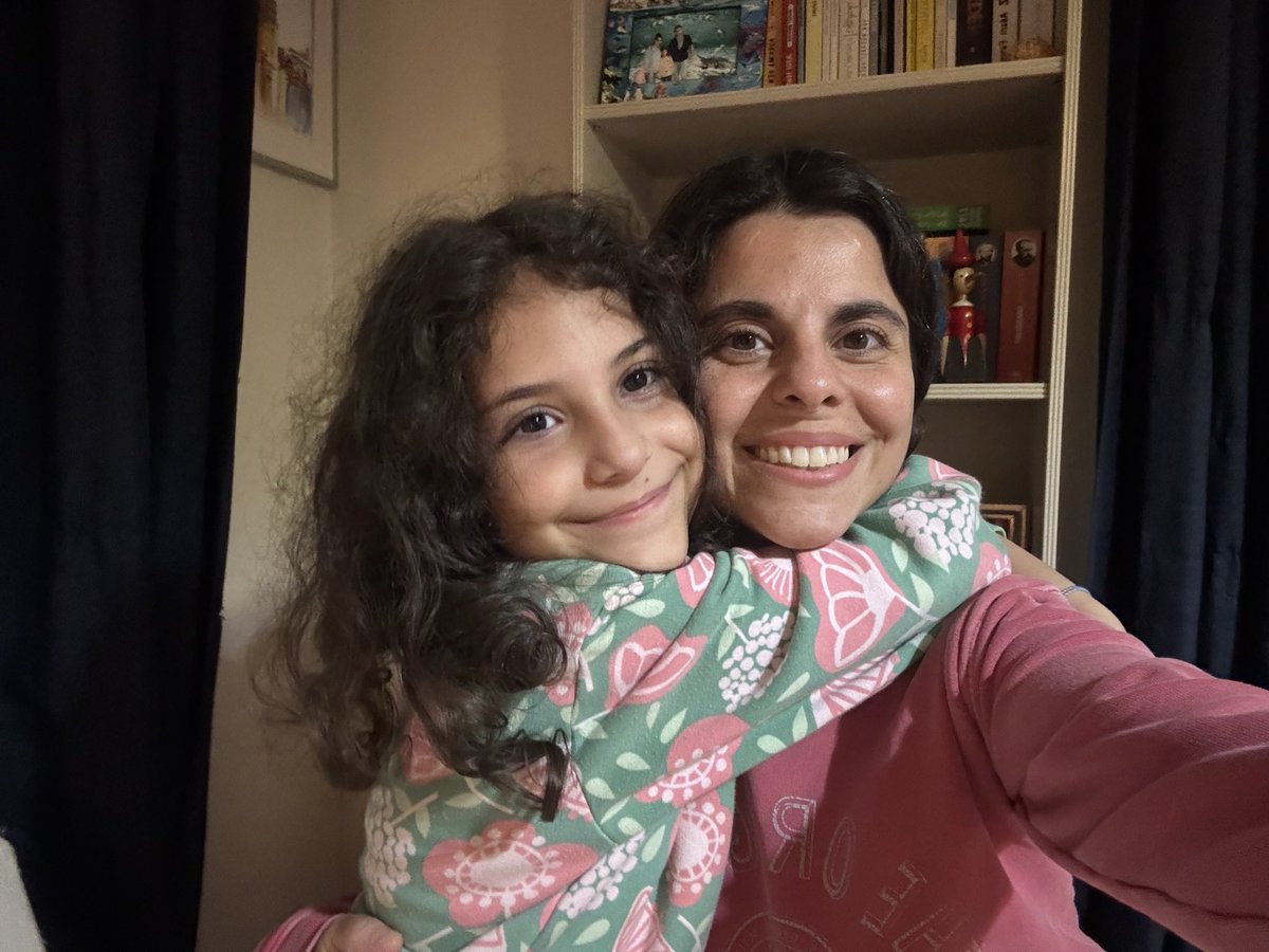 Meleğime kavuştum, evimdeyim,
Özgürüm 🦋

Bu zor süreçte yanımda olan, avukatım aracılığıyla beni soran, haber gönderen, mektup yazan, sosyal medyada kısılan sesim olan herkese çok teşekkür ederim, var olun 🪷