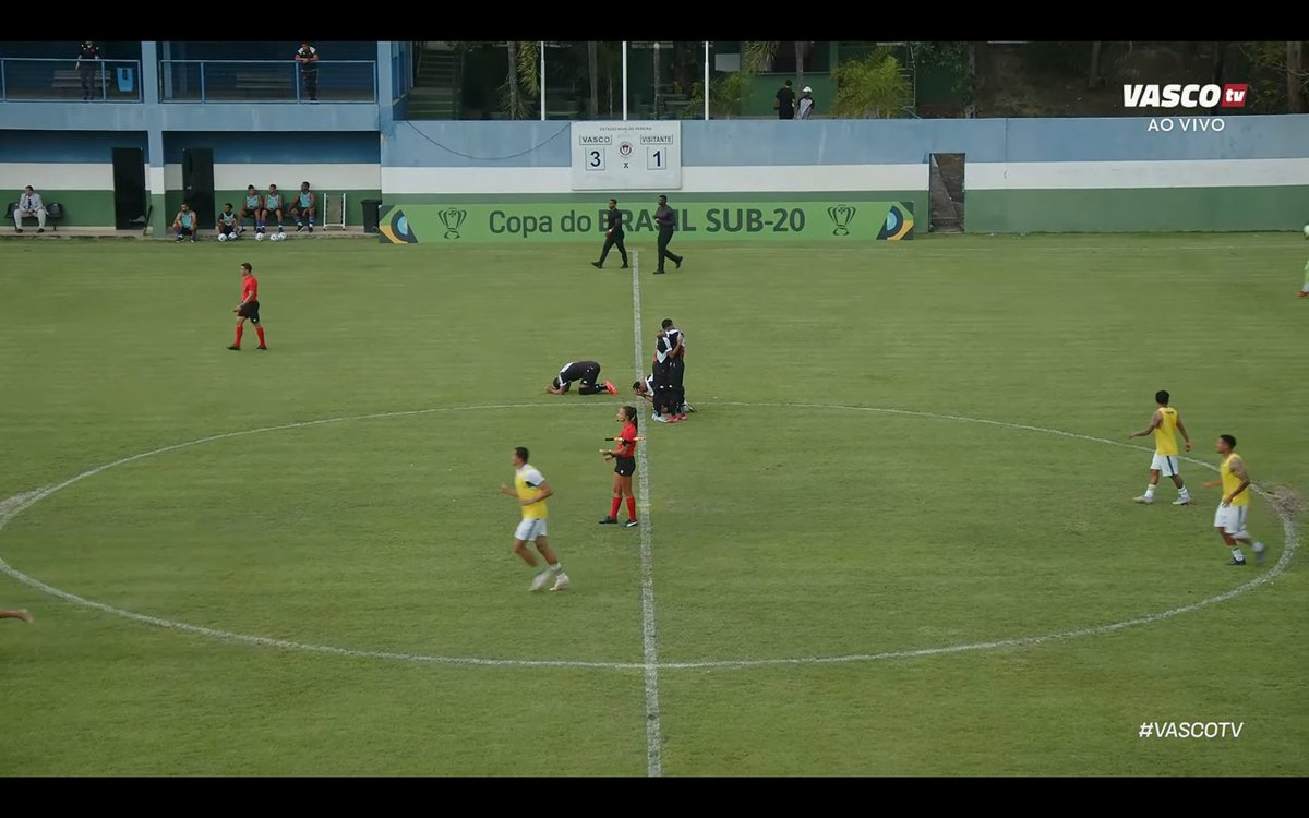 ELIMINADO
Após vencer no tempo normal por 3 a 1, o Vasco está eliminado da Copa do Brasil Sub-20 pelo América-MG, nos pênaltis (4 a 1). O time mineiro tinha vencido o 1º jogo por 2 a 0, em BH. Os gols do Vasco foram de Wallace, Lócio e Samuel. Inacreditável essa eliminação...