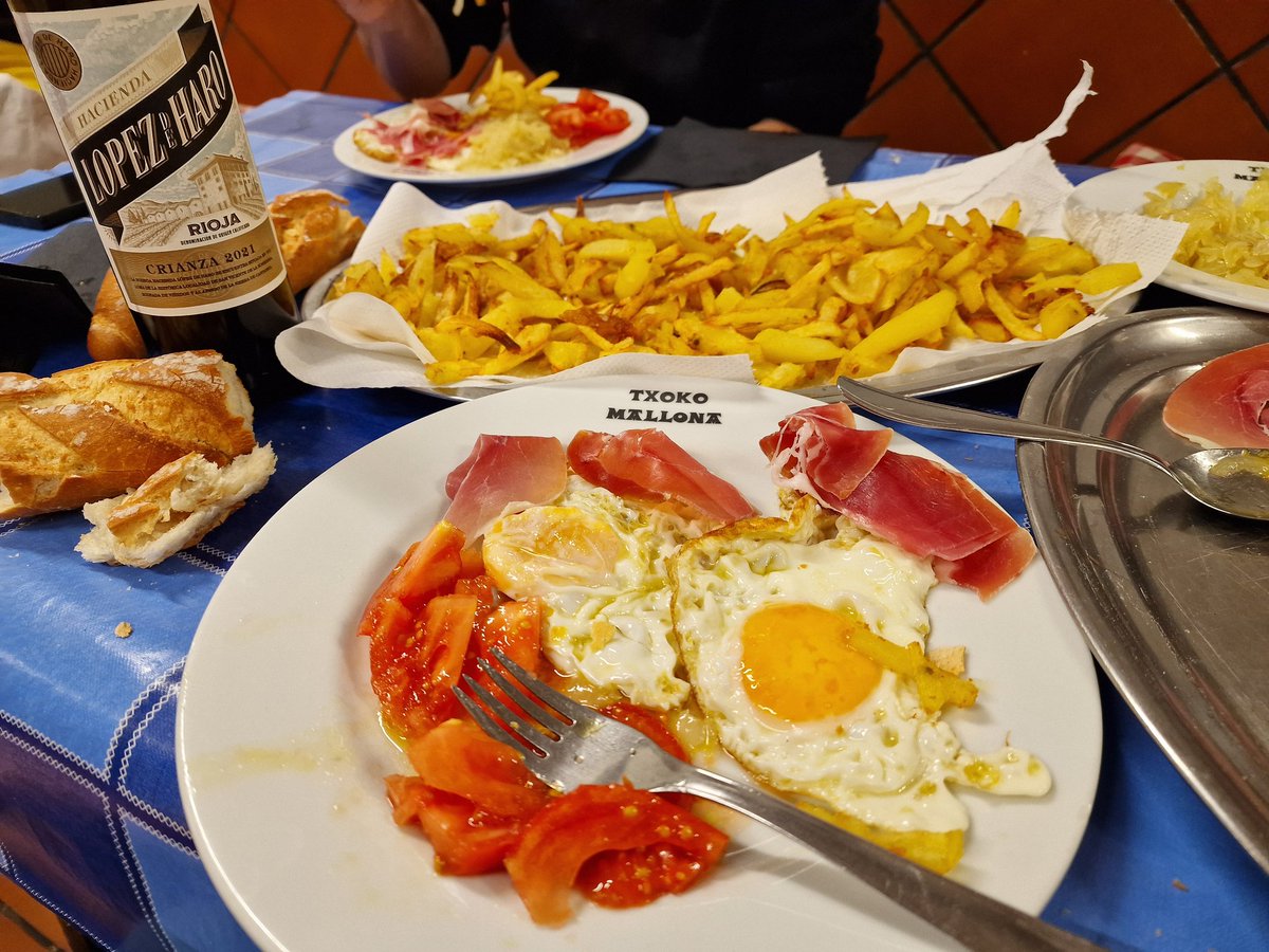 iparatx's tweet image. Invertir en valor

Nos juntamos #Aramis #Porthos y #Athos en el #TxokoMallona para ver el #NewcastleAthletic 

Lo de menos igual es el partido...