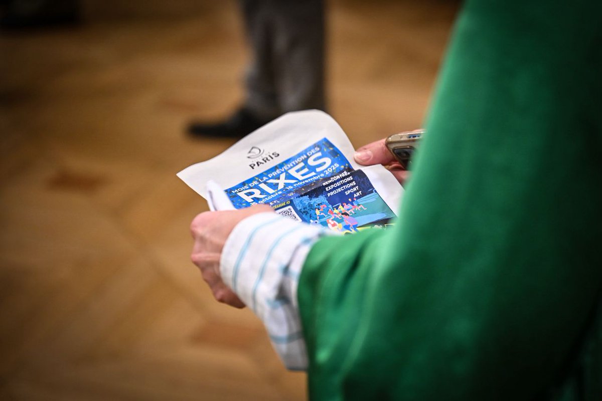 prefpolice's tweet photo. #Rixes | Dans le cadre de la 3e édition du mois de la prévention des rixes, une table ronde organisée par la ville de Paris s'est tenue ce jour, à la mairie du 19e, en présence de Coline Hrabina, conseillère partenariats de sécurité au cabinet du préfet de Police.
➡️ Objectifs : croiser les analyses de professionnels de divers horizons pour mieux comprendre les mécanismes de la violence entre jeunes et prévenir les passages à l’acte.