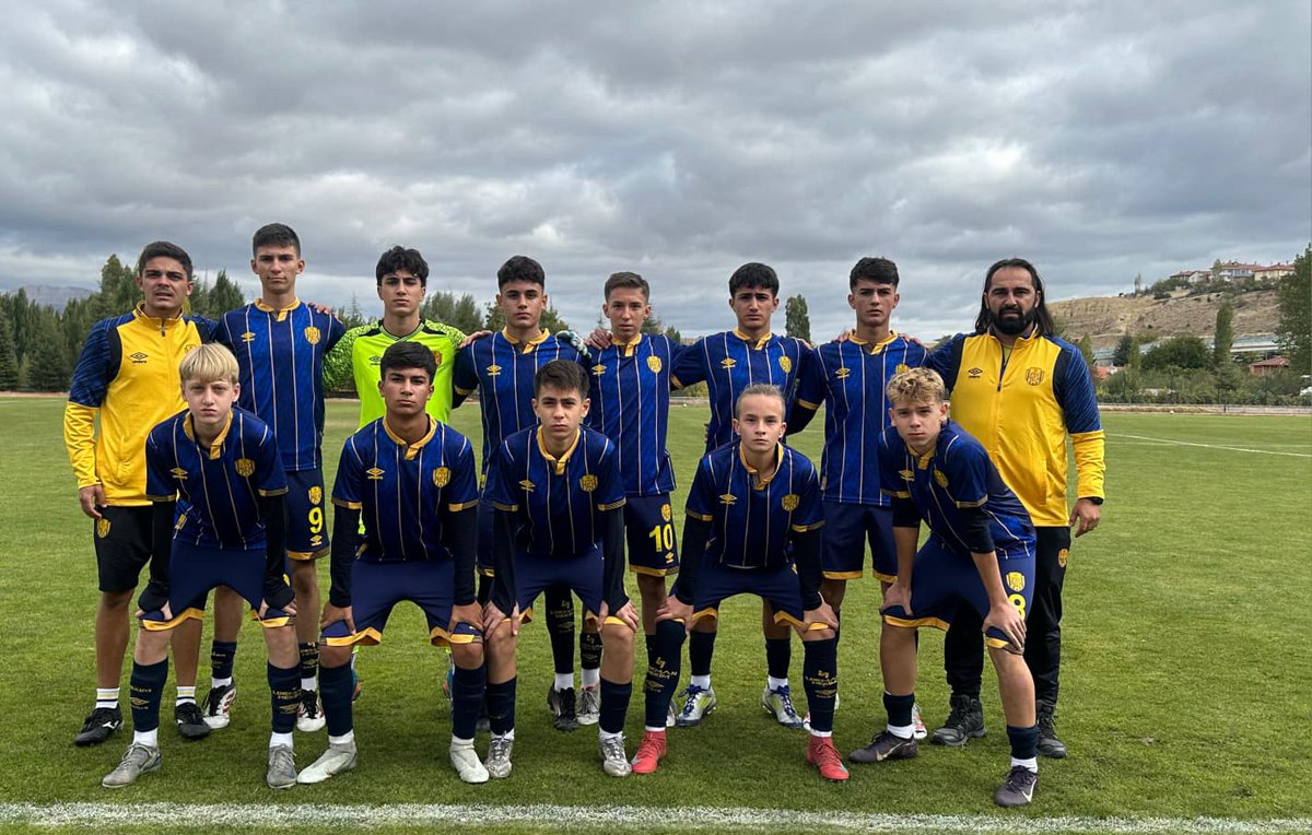 SporankiCom's tweet photo. Ankaragücü U14 takımı 7’de 7 yaptı. 
Ankaragücü U14 takımı, Gelişim Ligi’nde oynadığı 7 maçın tamamını kazandı ve 21 puanla grubun lideri oldu. Ankaragücü U14 takımı 25 gol atıp, 5 gol yiyerek, grubun en çok gol atan ve en az gol yiyen takımı oldu. https://t.co/RWUiDrXHpY