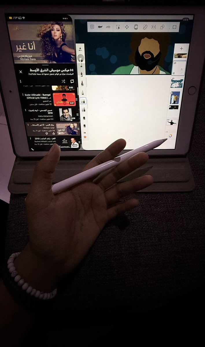 من وقت ما نزل ال First look وانا معلقه هنا ، هل حكملها؟؟ ما اظن