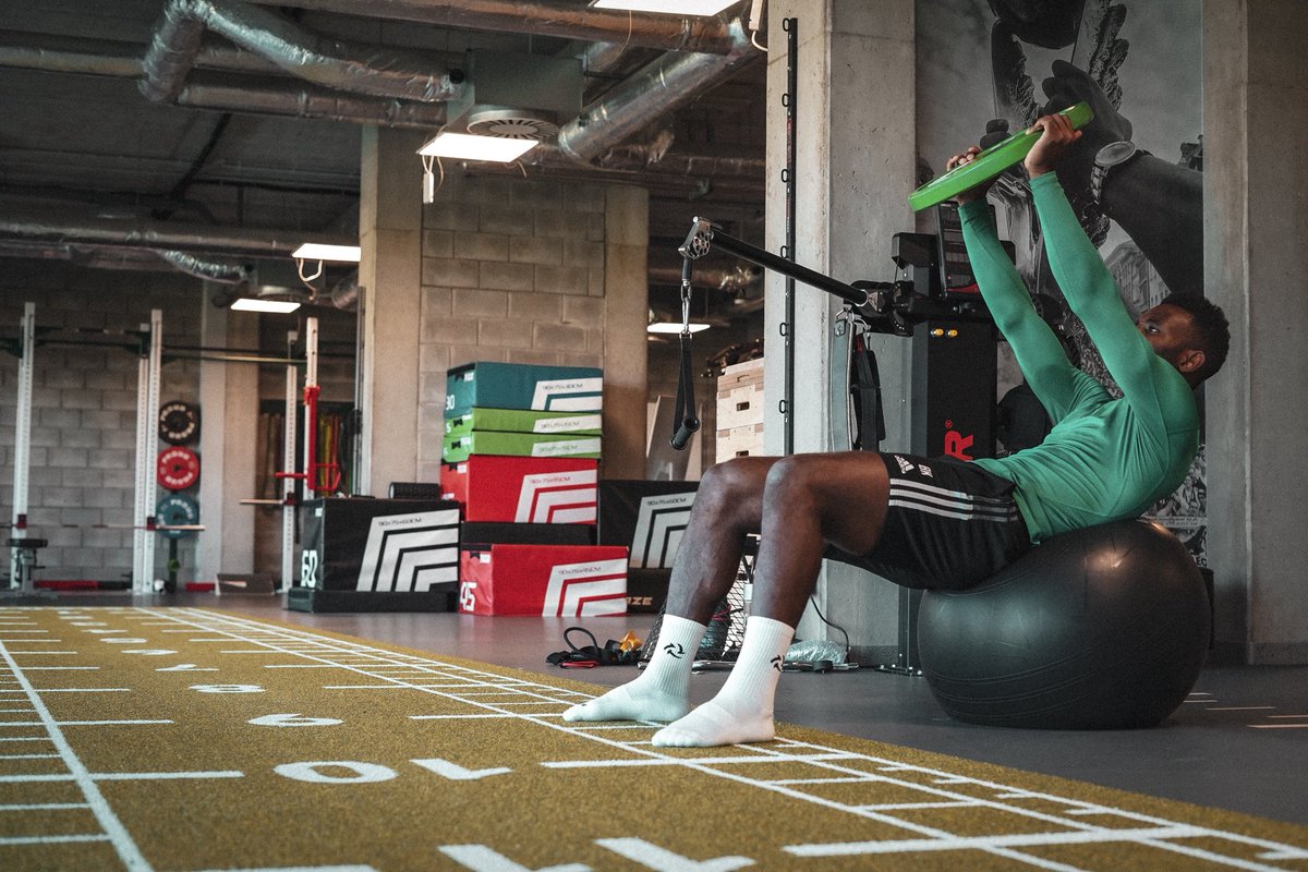 Body and mind connected... the focus does the rest. 🎯 #legia ❤️💚