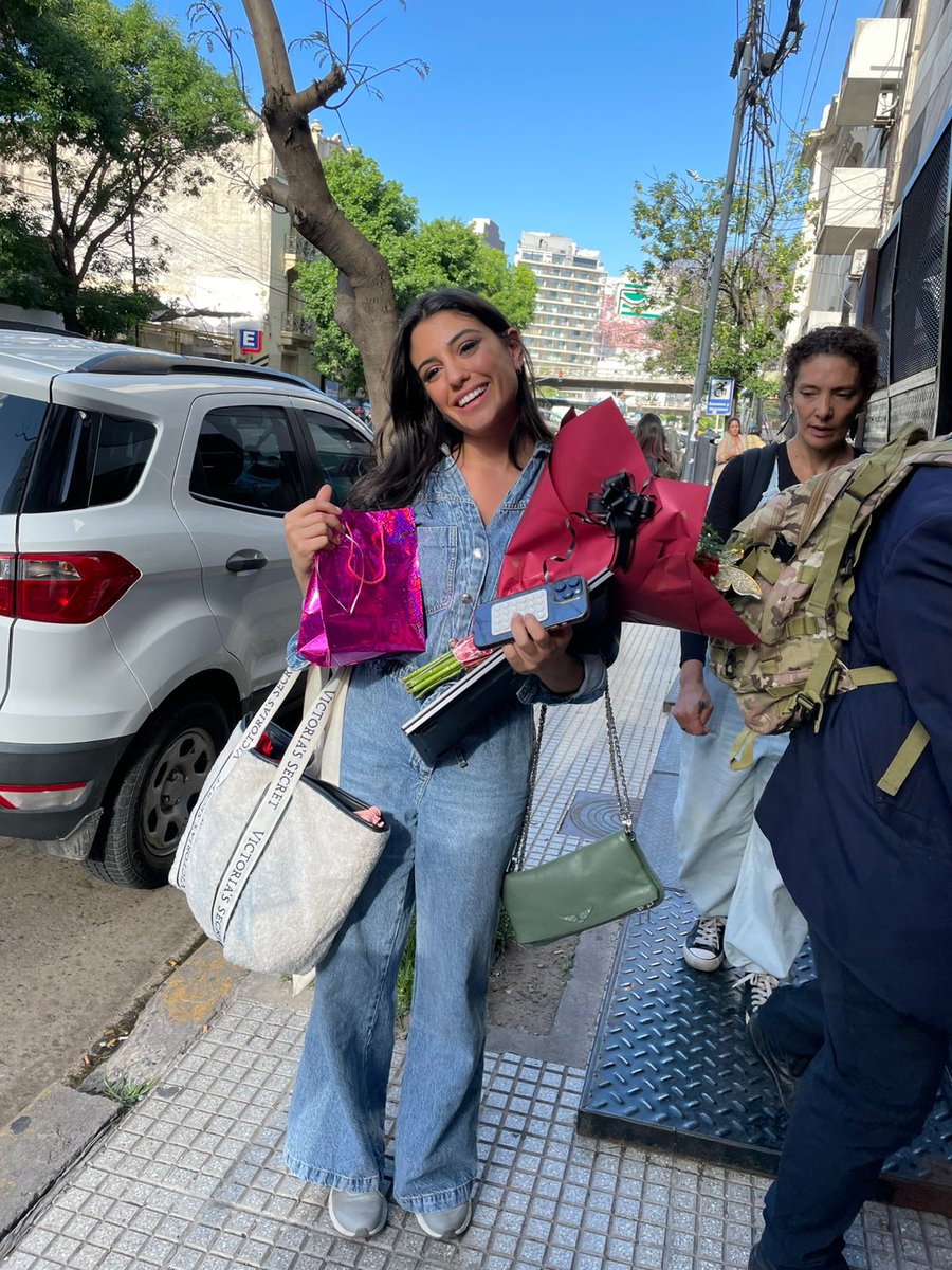 Que lindo es saber que te gustó el regalito que te llevamos lástima que no llegué a verte 💔te amamos Ro te mereces todo