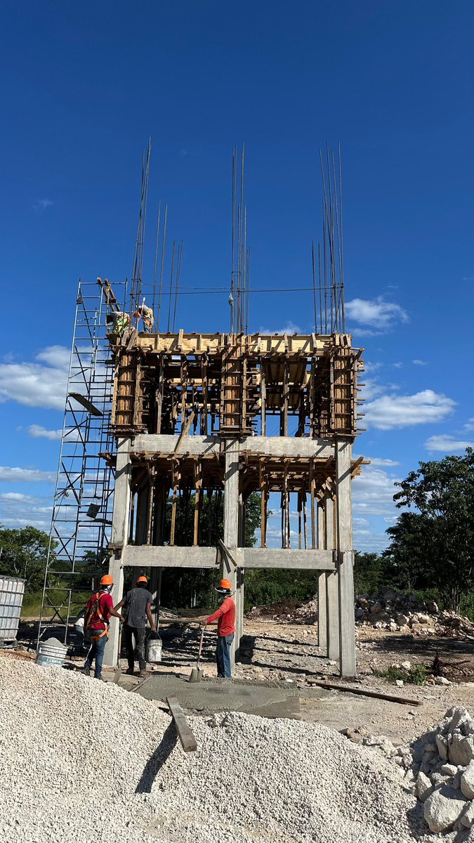 capaecampeche's tweet photo. 💧 Avanza al 50 % la modernización del sistema de agua potable en Hopelchén.
Con una inversión de 12.8 millones de pesos, mejoramos la red y construimos un nuevo tanque elevado para beneficiar a más de 8,500 habitantes. 🚰
#CAPAE #Campeche #Hopelchén #AguaParaTodos https://t.co/Dsrk2p9S0S