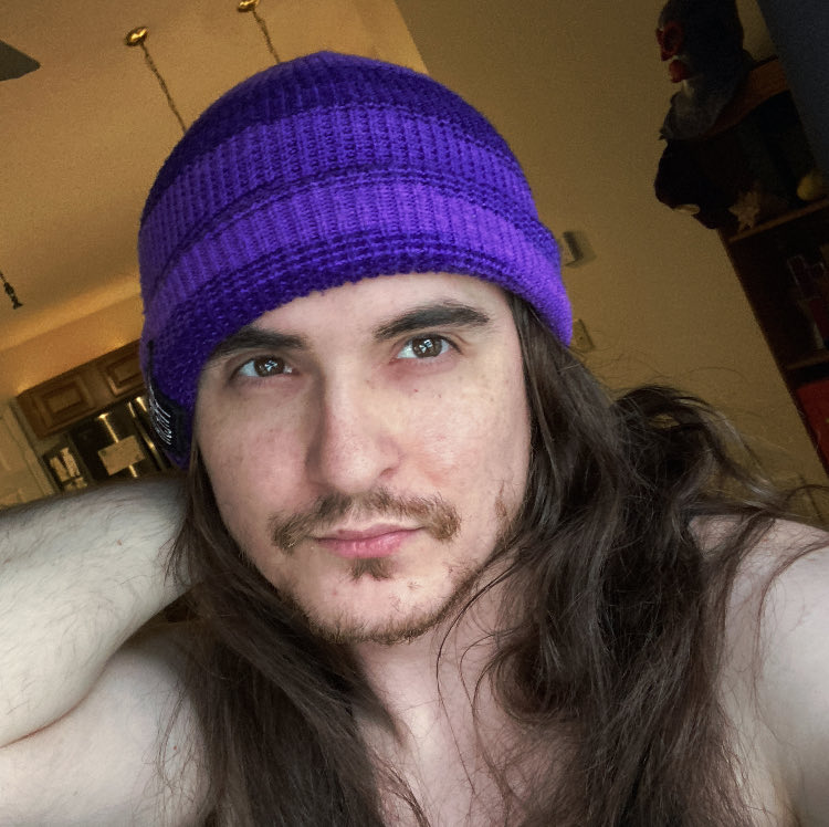 Lookin’ a bit like how I feel (shitty) but Beanie season is BACK - I can finally break out my beanie collection again.
Man I love the fall.