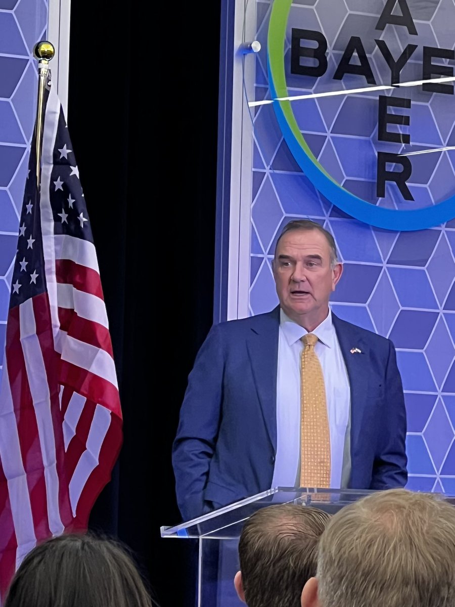 JShips's tweet image. Great visit with Gov. Mike Kehoe today at the @stlagbizclub event and talk about @CoverCress, Missouri farmers, and the vital role of winter oilseeds in the growing SAF market. Missouri agriculture is fueling progress — in more ways than one! #SAF #agriculture #farming #agtech