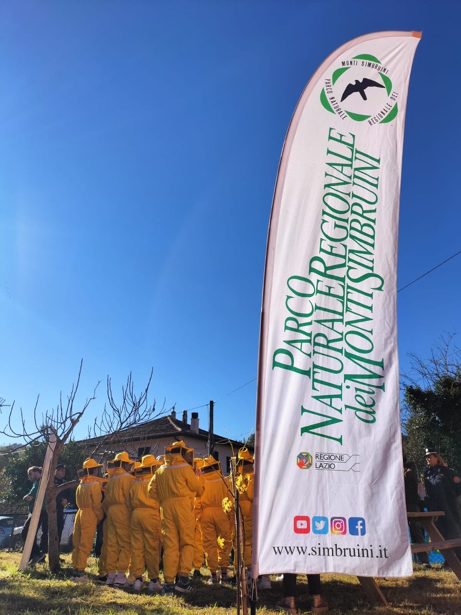 monti_simbruini's tweet photo. Questa mattina, inaugurazione dell’Apiario didattico del #Parco a #Subiaco, una struttura che prende vita nuova 🐝 al servizio delle scuole di ogni ordine e grado.

#parcoMontiSimbruini #educazioneambientale #territorio #api https://t.co/a0UTNPbKZc