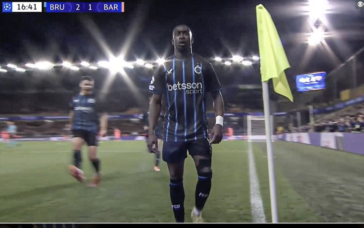 6x7z1_'s tweet image. البرتغالي اذا فشل بالدراسه يقول عوافي مردها ادعس برشلونة