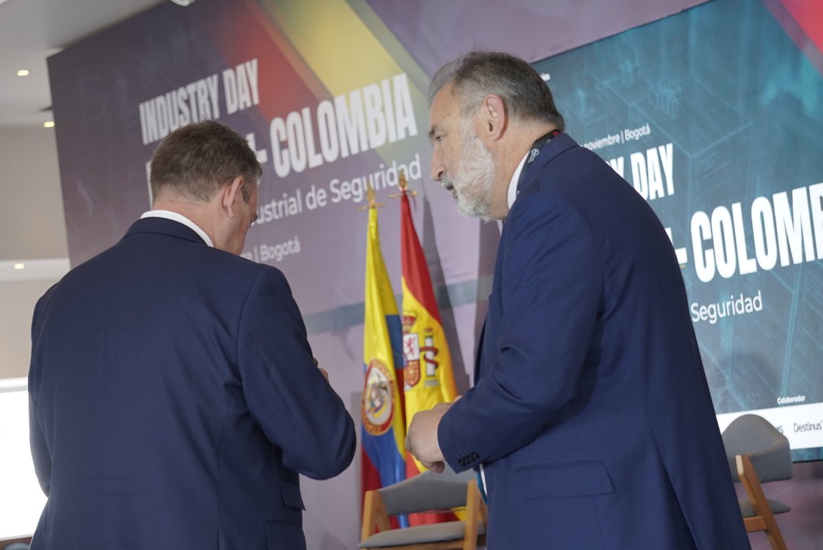 Infodefensa's tweet image. 🔴 #IndustryDay 🇪🇸🤝🇨🇴 | Cierra la segunda jornada del encuentro con un mensaje claro: transformar las oportunidades en capacidades reales y cooperación a largo plazo.
🗣️ Héctor Casado López y Javier Andrés Baquero encabezaron las Master Conferences, seguidas del panel sobre…
