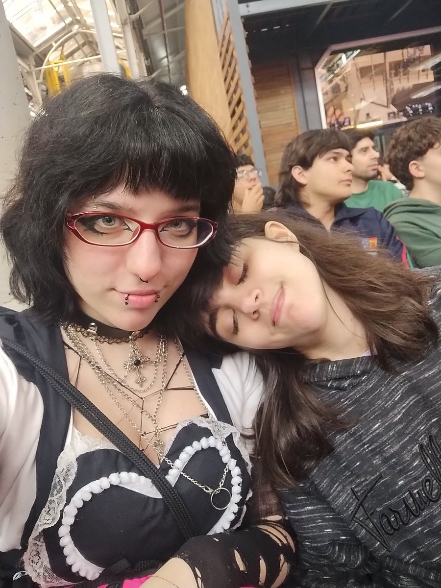 bian__garcia's tweet image. Momentos donde soy feliz ❤️‍🩹 de acá no me saquen más porfa 

@criscaster_ @vampysalem @caaabyy @Agu_Stin16