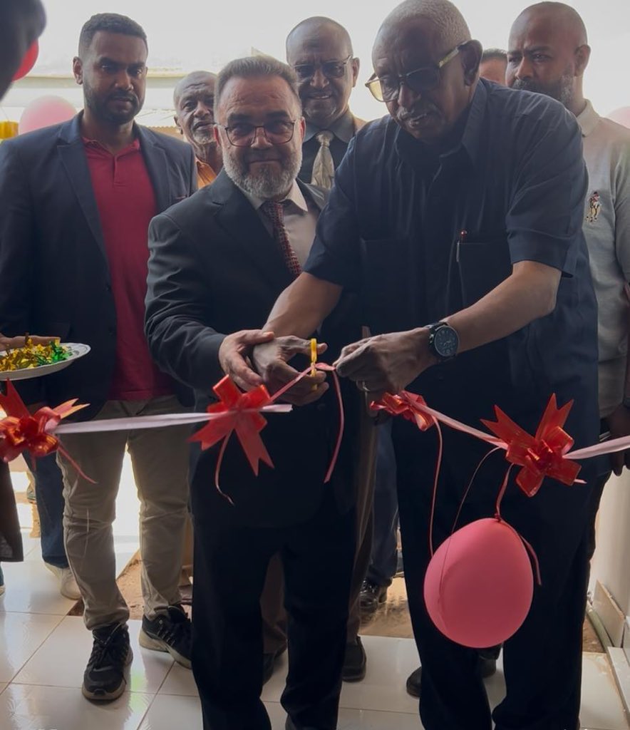 الوكالة التركية للتعاون والتنسيق (تيكا) مواصلة أعمالها في كل المجالات في كل السودان. 

عملنا وحدة لمرضى السكري في مركز صحي في أم دوم/الخرطوم، واللي بيقدم خدمات لـ 70 ألف شخص، ودخلت الخدمة.

 وفي كل ولاية بترجع للدولة، حتشوفوا الأتراك شغالين فيها بإذن الله.