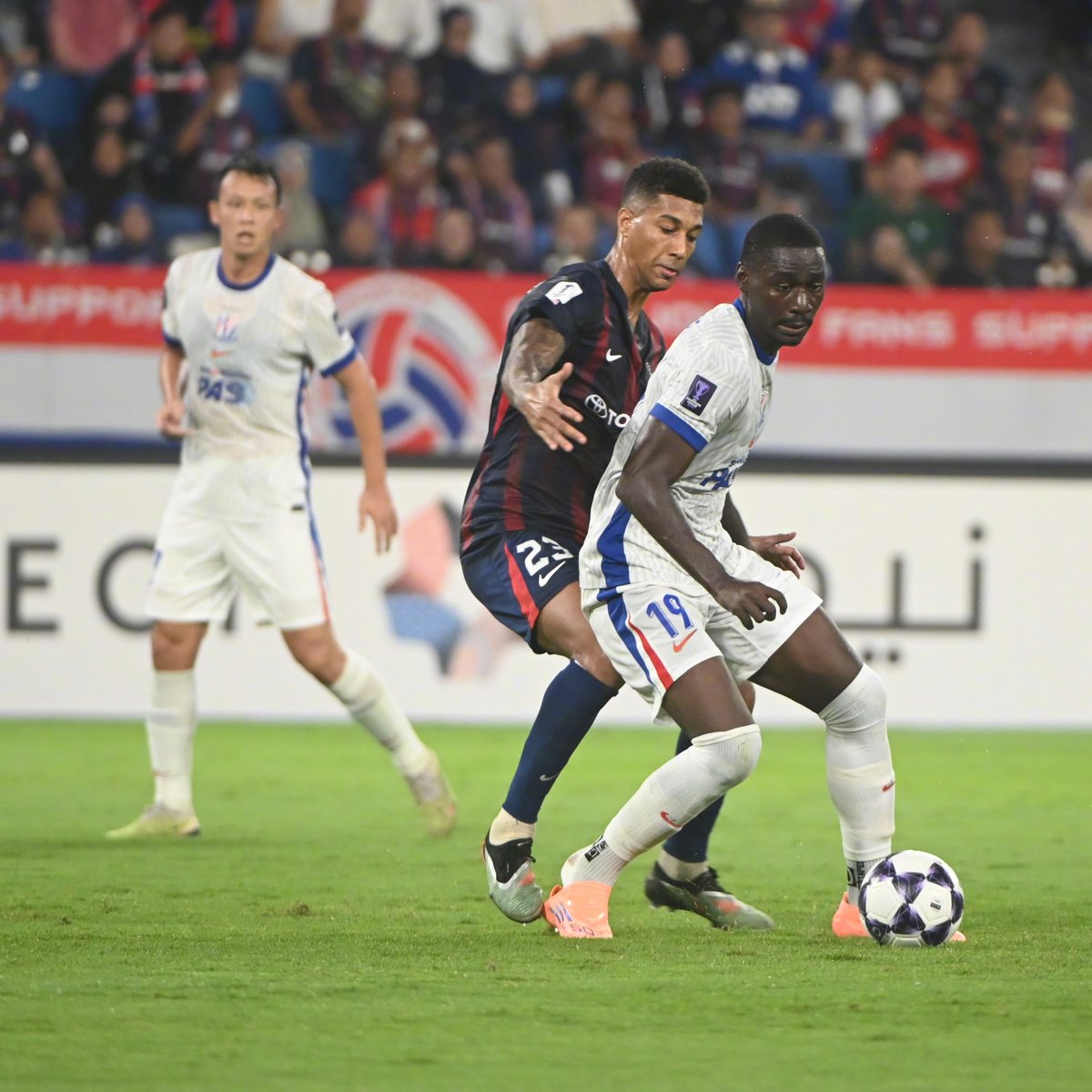 CSLBrasil's tweet image. Jogando na Malásia, o Shanghai Shenhua perdeu para o Johor Darul Ta&apos;zim pelo placar de 3x1

Gols de Jonathan Silva (2) e Oscar Arribas para o Johor e Saulo Mineiro para o Shanghai