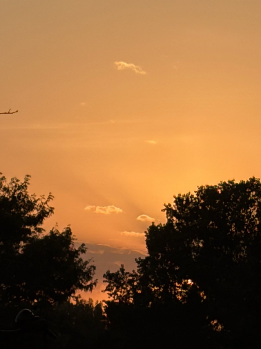 CassieMaria16's tweet photo. Smiles! 
#clouds #virial #happyclouds #smile https://t.co/542bcGxJ8j