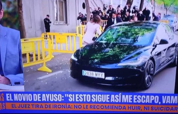 <a href="/IdiazAyuso/">Isabel Díaz Ayuso</a>, la principal comercial de #Uber manda a su novio a los juzgados en un coche de la compañía para la que trabaja. En esta pareja, todo queda en casa!!