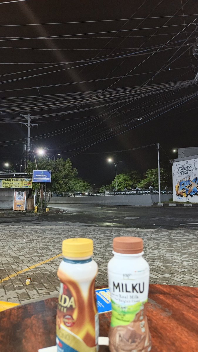 talk to who, talk to who, talk to Golda and Milku then contemplating about how life should be lived, dreams should be achieved, and finances should be freed.