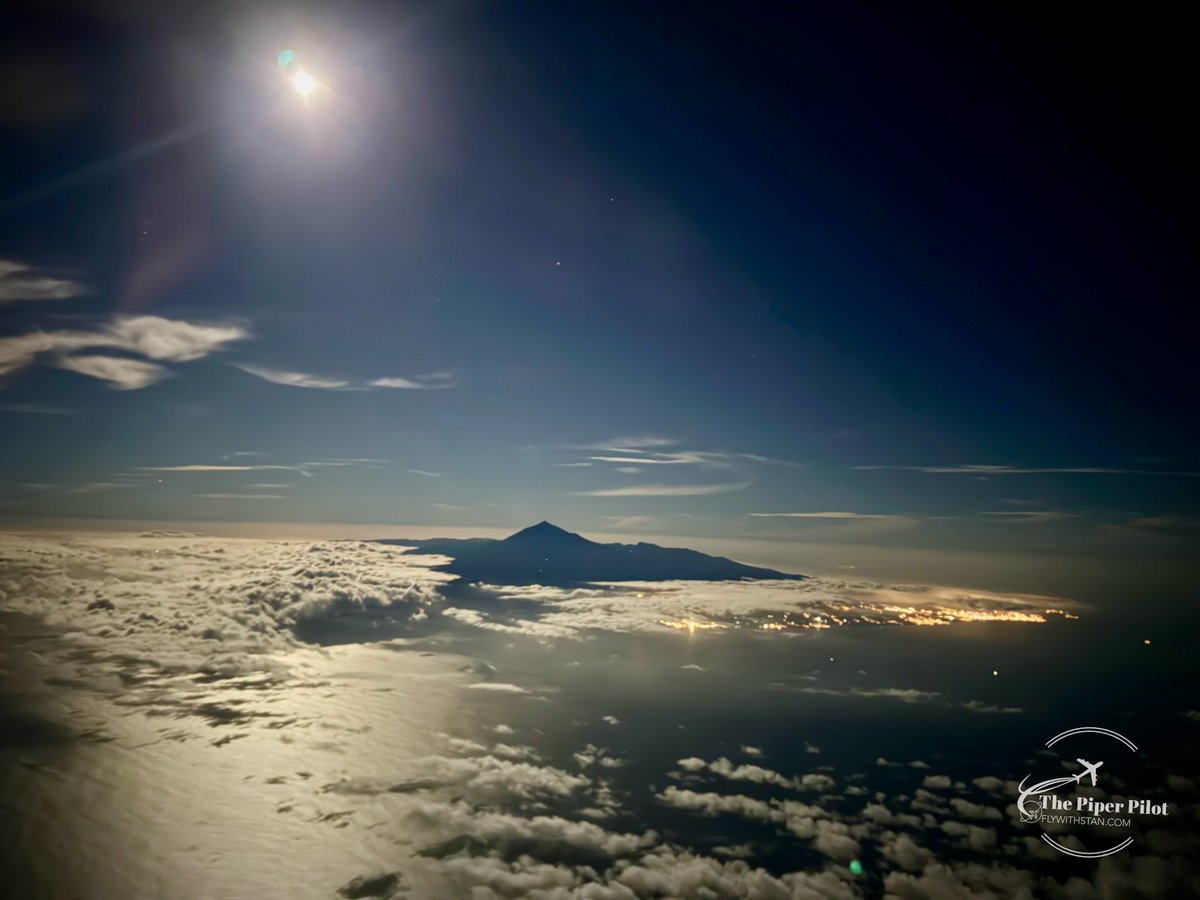 Tenerife at night ✨🌌🌠 #teide #tenerife #fullmoon #canarias #canaries #clouds