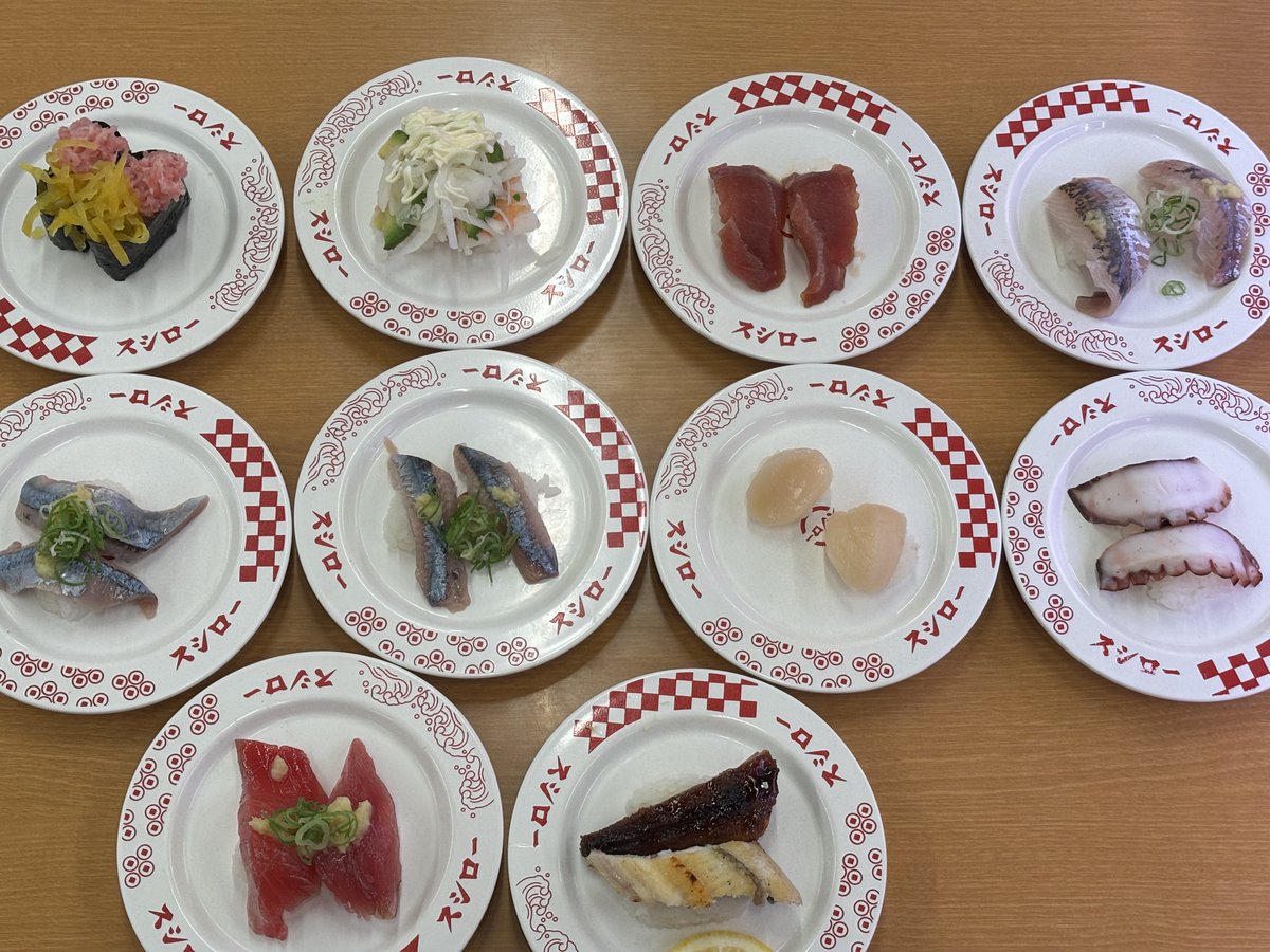 haru_mblt's tweet image. 【はま寿司 vs スシロー vs くら寿司】食べ比べ
3日連続で回転ずしチャレンジ。

ぼくは
「どうせ食べるので最初に全部たのむタイプ」。

（は）はま寿司
平日昼なのにほぼ満席。
オープンしたばかりとはいえ熱気がすごい。

（ス）スシロー
ガラ空きレベル。
テーブル席へ。

（く）くら寿司…