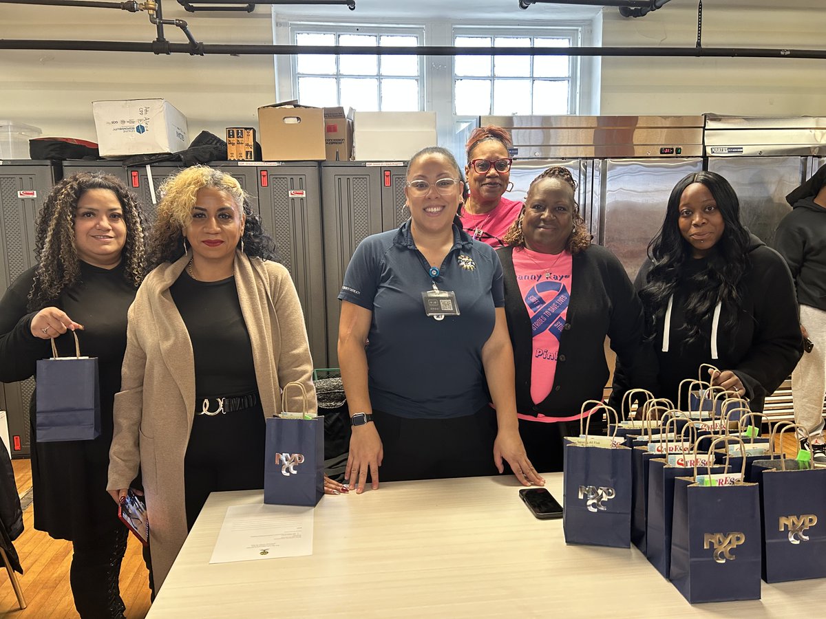 NYPCC1's tweet image. Grateful to have attended the East New York Community Partnership’s Parent Coordinator Brunch!

Huge thank-you to Aleicia Hutchinson for the invite and the opportunity to connect with the amazing parent coordinators of District 19.

#CaringForTheCommunity #NYPCC #MentalHealth