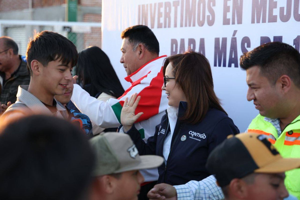 En La Ceja, Huimilpan, entregamos la recuperación de un espacio que vuelve a ser punto de encuentro.

La rehabilitación de la cancha de usos múltiples es una oportunidad para fortalecer la comunidad, impulsar el deporte y crear entornos donde todas y todos podamos crecer #CONTIGO