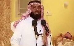 fahad822811's tweet photo. الشاعر مهيد السليمي

ياللي تسمّع وش يذيعن الارصاد
وتتابع الزعاق فيما يقوله

ياخوي انا مسلم ولا اذم الاجواد
اهل المبادي والوفاء والرجوله

العلم علم ولكن الله اليا راد
يسقيك غيثٍ ماتحروا نزوله

يالله في مزنٍ بروقٍ ورعاد
تضفي على كل الجزيره سيوله

تقول مفروشٍ على الارض سجاد
كل الحجاز ونجد عرضه وطوله

تقول زوليه لها فوق لباد
من زل شيراز الشهير معموله

البل تخمه مار لاناشته زاد
منضود ماشفت الفياض معفوله

مغير ودانٍ تردد ترداد
والشمس طلعتها علينا خجوله

ريفٍ مامثله ريف من عهد الاجداد
يذكر الشيبان سن الطفوله

تيسرت عسر الليالي والأنكاد
سمن الهزال ولاتشوف معلوله

لافيه عساسٍ ولا فيه وراد
ومن الشبع وقيف. تقل. معقوله

لو العلف بريال مافيه نقاد
مستودع الأعلاف تصدى قفوله

يازين لاسويت دله وبراد
في خايعٍ مابه من الناس حوله

غير ام سالم  مستمره بالانشاد
اسرج شعوري من لحنها خيوله

مشاعر الشاعر تقل لمسة زناد
بوارديٍ والغزيل جفوله

متفرشٍ جاعد ومتركي اشداد
ذي سلوة الضايق اليا طق جوله