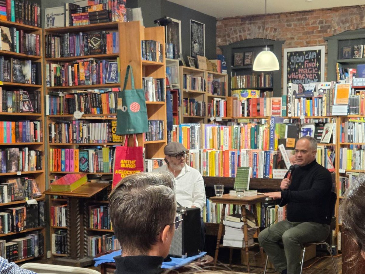 TeamworkMWSP's tweet image. Anoche tuvimos el privilegio de asistir al lanzamiento en Windsor del último libro de Marcello Di Cintio (@DiCintio), Precarious: The Lives of Migrant Workers (Precarios: las vidas de los trabajadores migrantes), en la librería Biblioasis (@BibBookshop). Fue realmente inspirador…