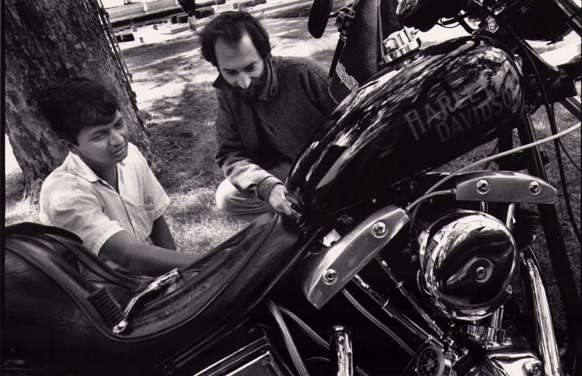 CMUEngineering's tweet image. In this late 1980s archival photo, graduate student Jayant Kalagnanam and Professor Henrion apply computer-supported machine diagnosis to a unique project. #CMU125