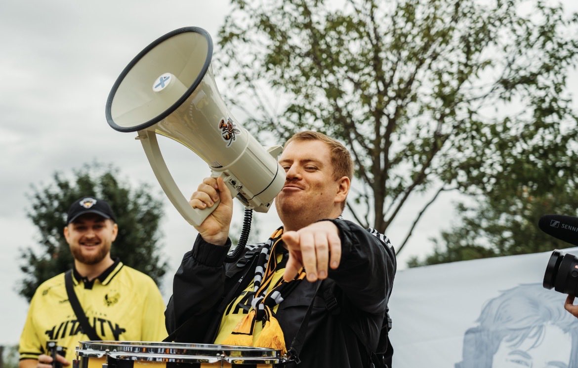 Merci Président, 

après 7 ans à la tête de l'association <a href="/SupeRouux/">Nico</a> tire sa révérence 🐝 

Nos remerciements ne seront jamais à la hauteur de notre reconnaissance pour tout ce que tu as fait jusqu'ici. 

Que ce soit en tant que supporter ou président, tu es un exemple qui a